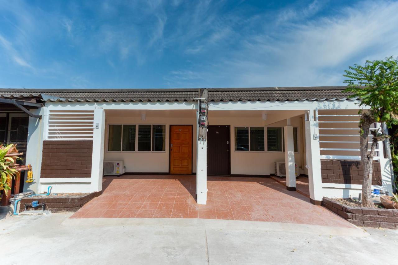 Townhouse Near Airport And Old Town Apartment