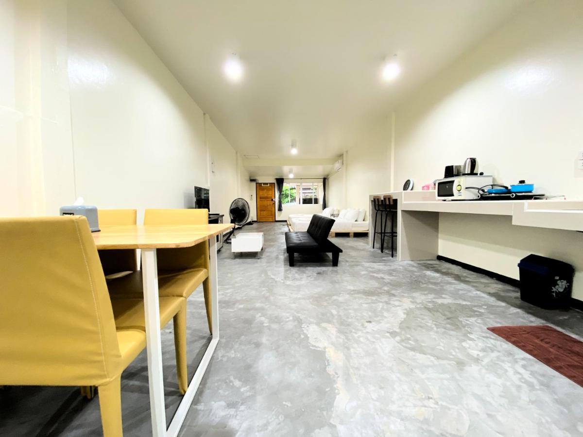 Apartment Townhouse Near Airport And Old Town