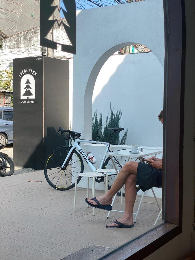 Hotel Evergreen Cafe And Chiang Mai