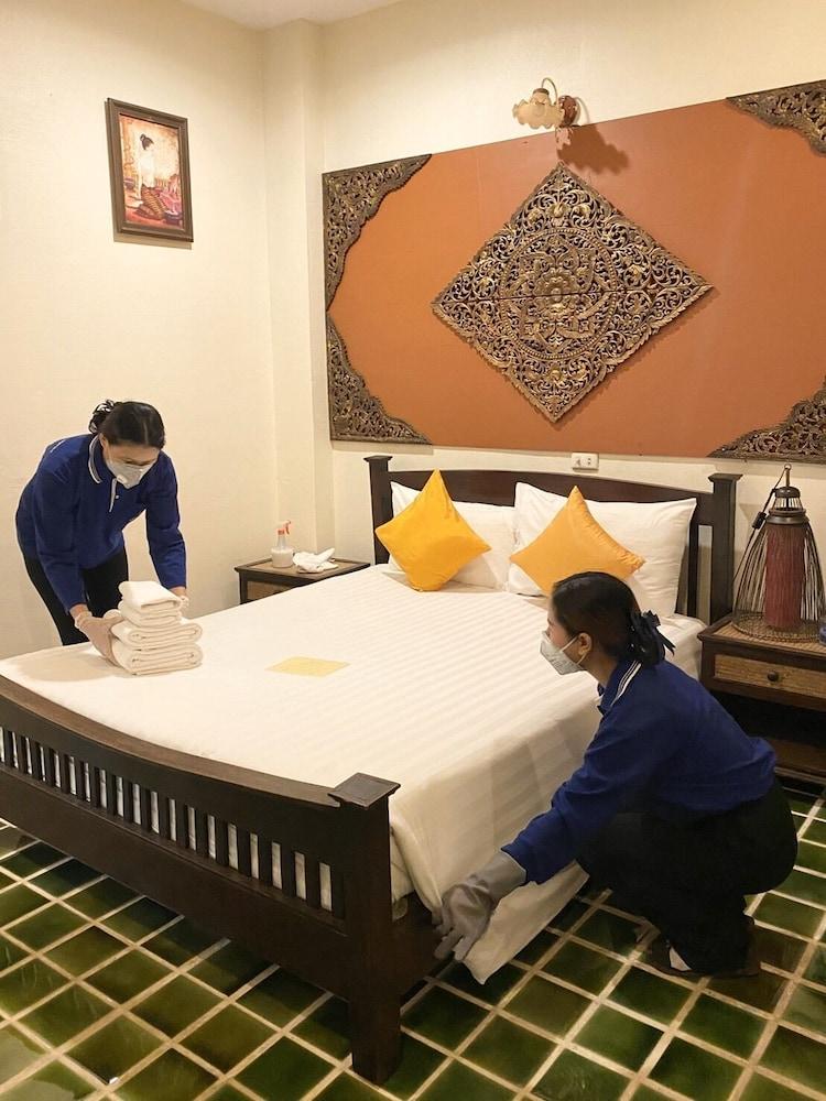 Hotel Cm Night Bazaar Boutique ซี เอ็ม ไนท์บาซาร์ บูทีค - Sha Certified Chiang Mai