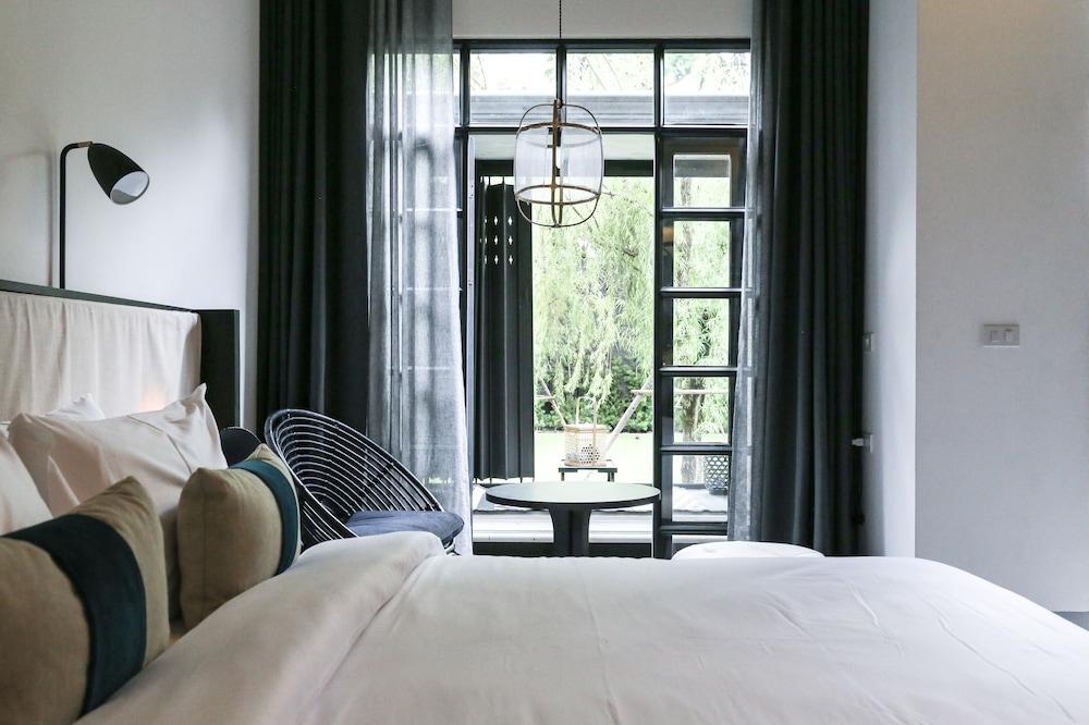 Ping Silhouette Hotel 4*