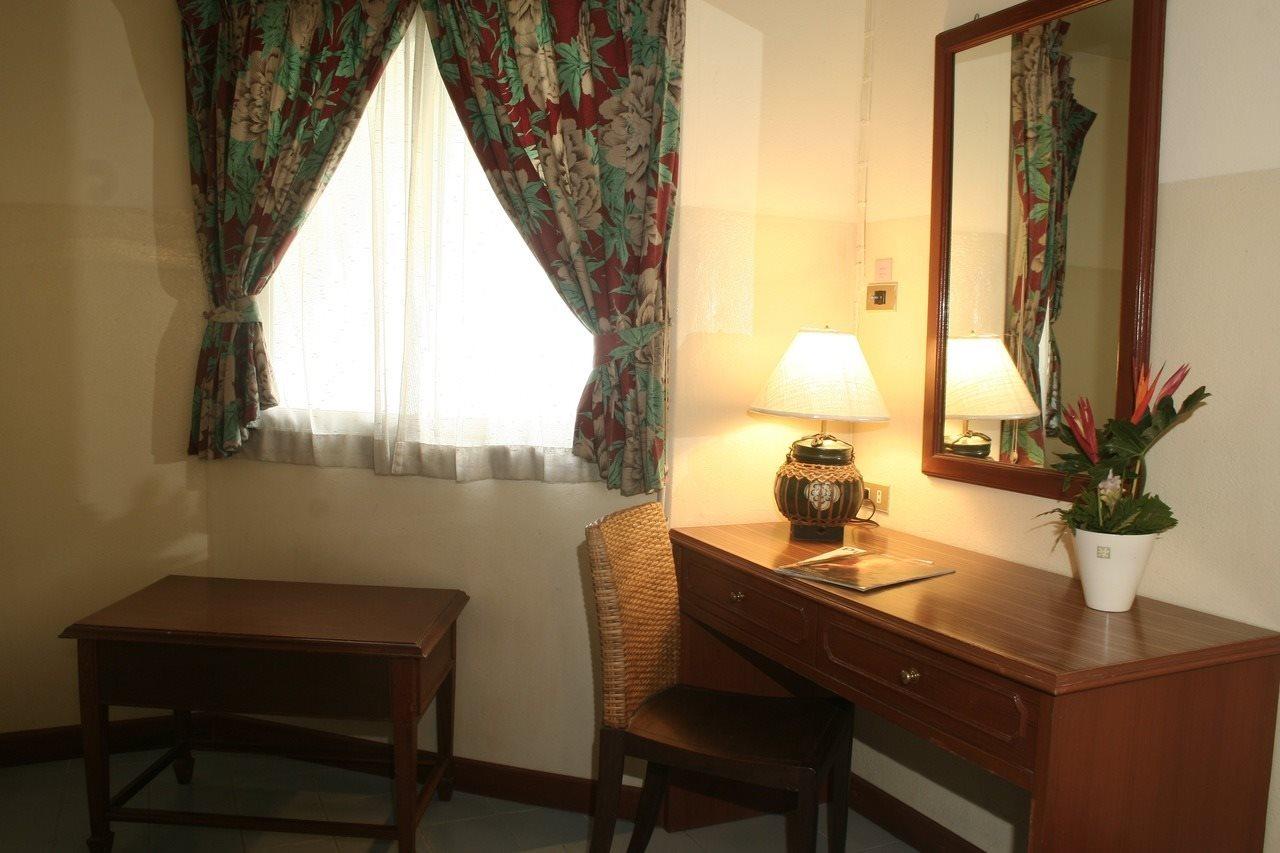 People Place Boutique In Town - Sha Extra Plus 3*
