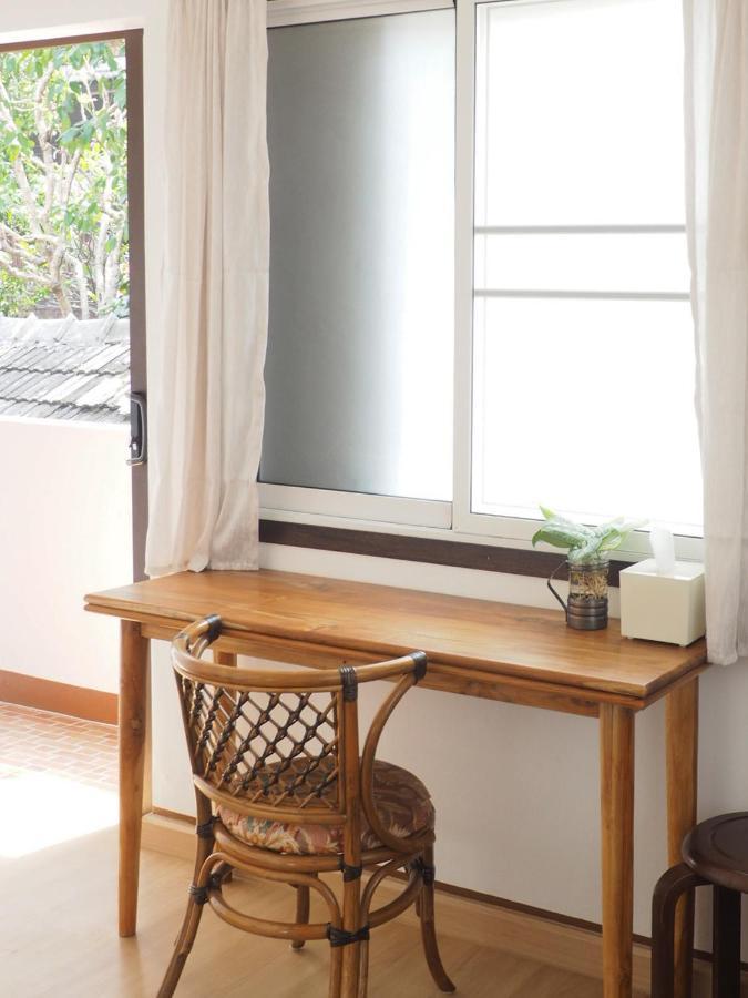 Cozy House In Middle Of Old Town Chiangmai Vila