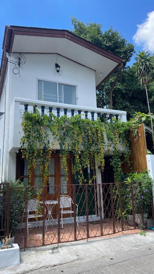 Cozy House In Middle Of Old Town Chiangmai Vila *