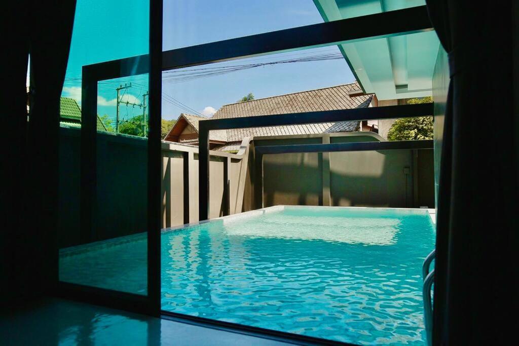 Villa Futuristic Pool With Stunning Mountain View