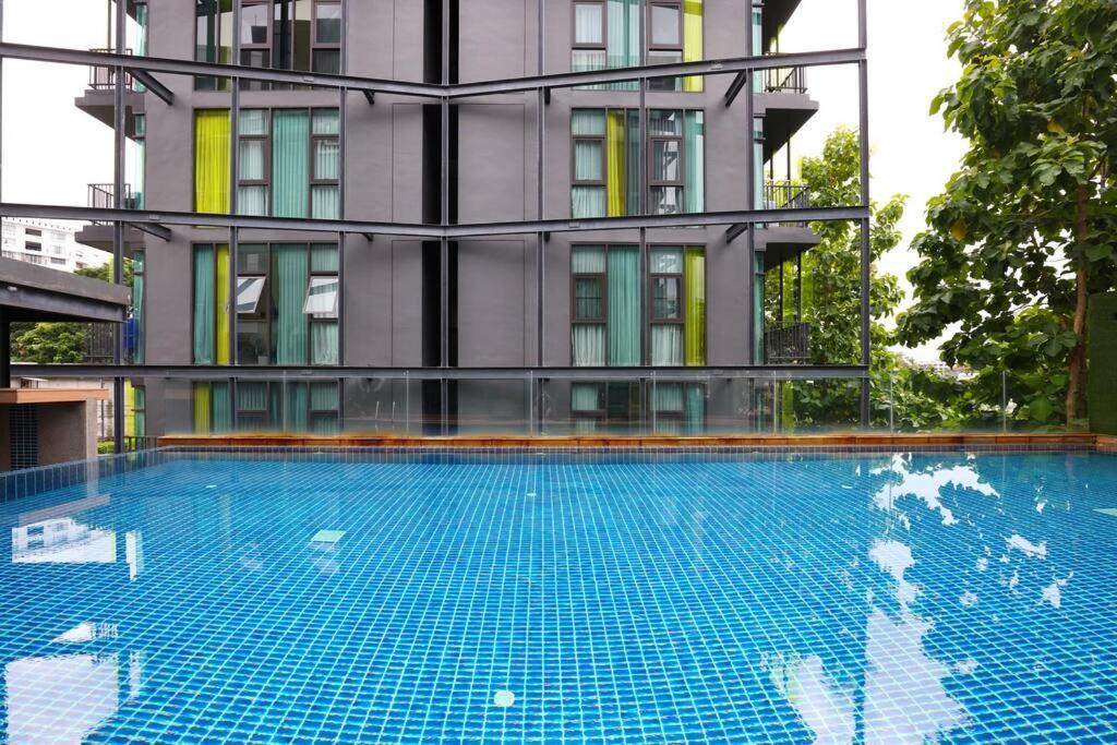 Stunning Spacious Mountain View Apartment *