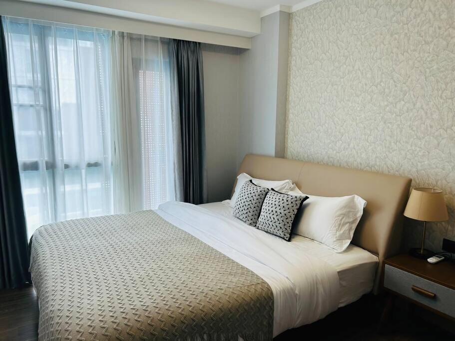 Apartment 清迈一号 The One Chiangmai 1b1b C 一环商业中心, 紧邻尚泰繁华 *