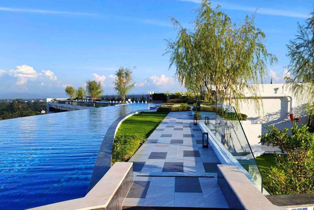 New & Cozy 2 Bedroom @ The Astra Sky River *