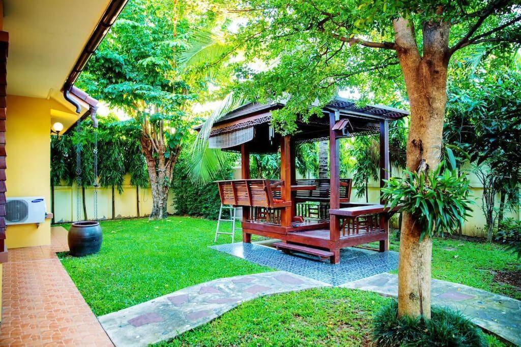 Yellow House Garden Villa: Luxurious Pool Retreat Near Night Market * Chiang Mai