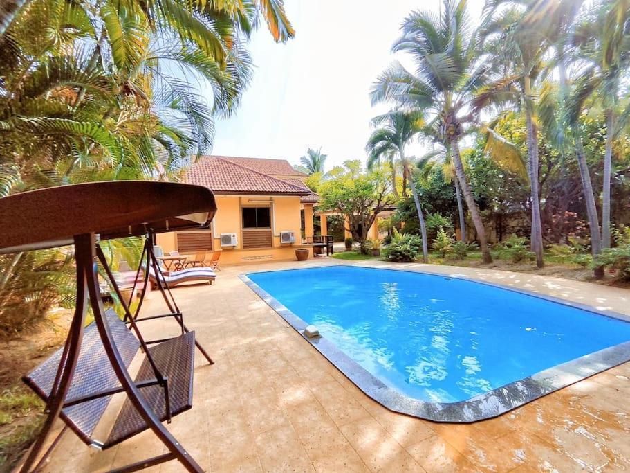 Yellow House Garden Villa: Luxurious Pool Retreat Near Night Market Villa Chiang Mai