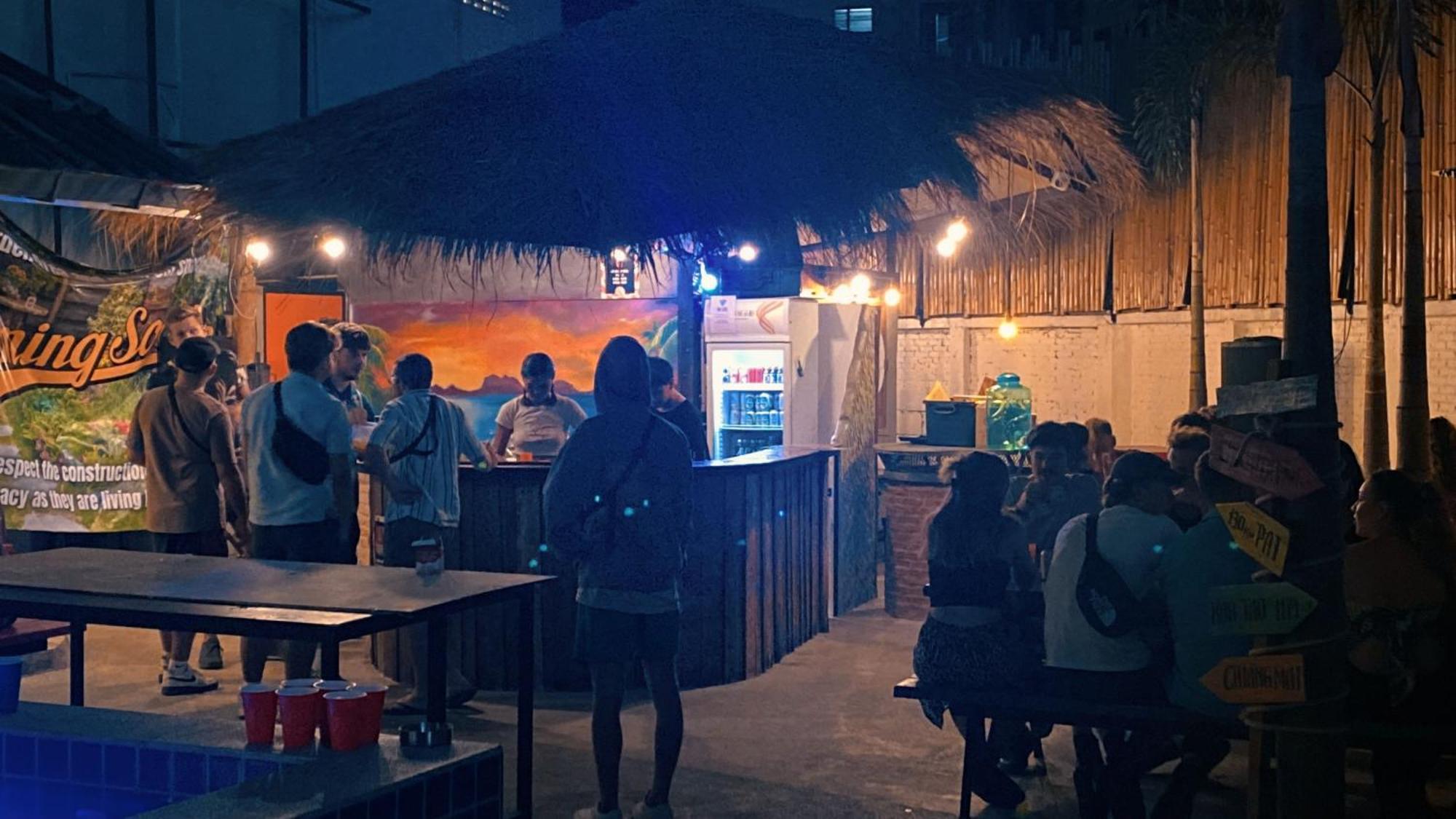 Hostel Revolution - Old Town Chiang Mai