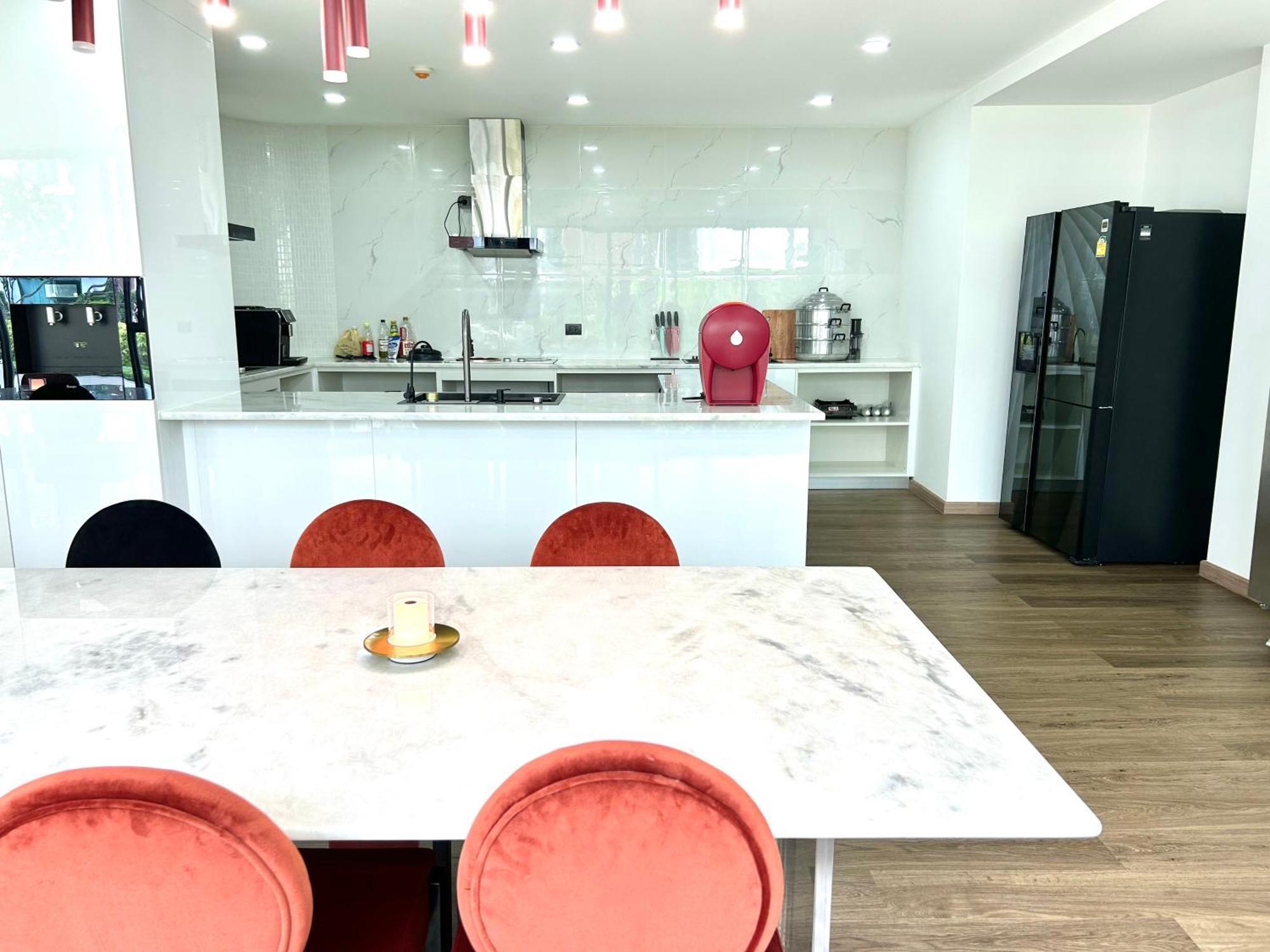 Apartment Festival Large Two Bedroom Chiang Mai