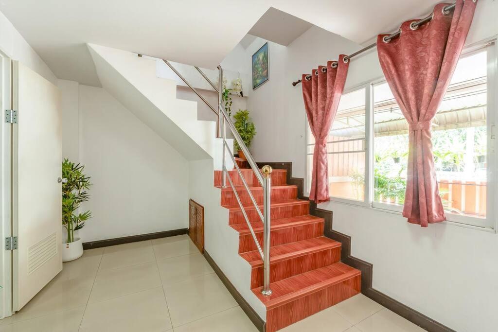 Apartment Private 3 Bedroom Townhome In Of Cm Near Old Chiang Mai