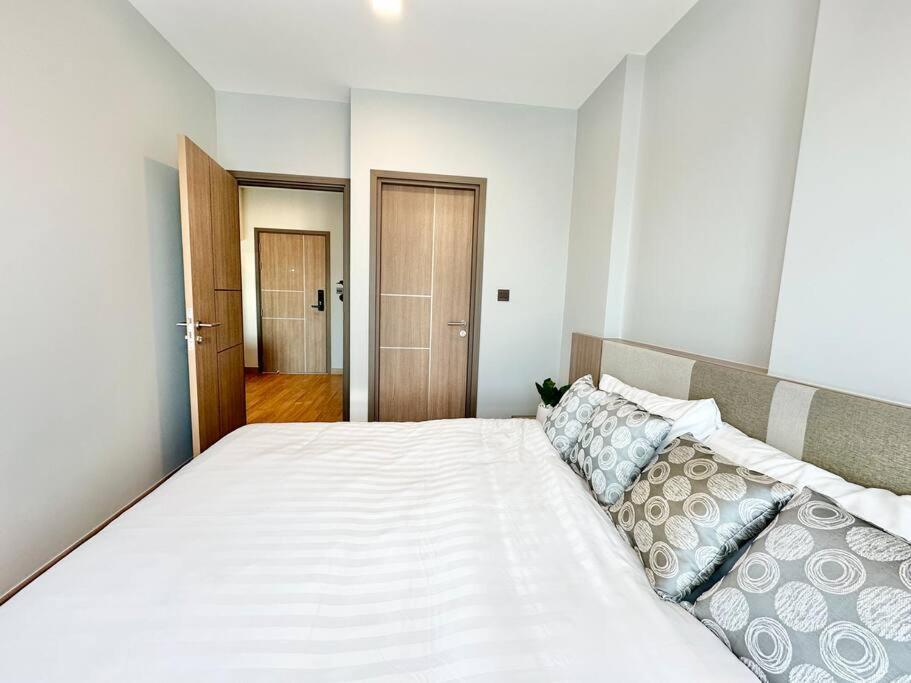 Top Astra Sky River Apartment