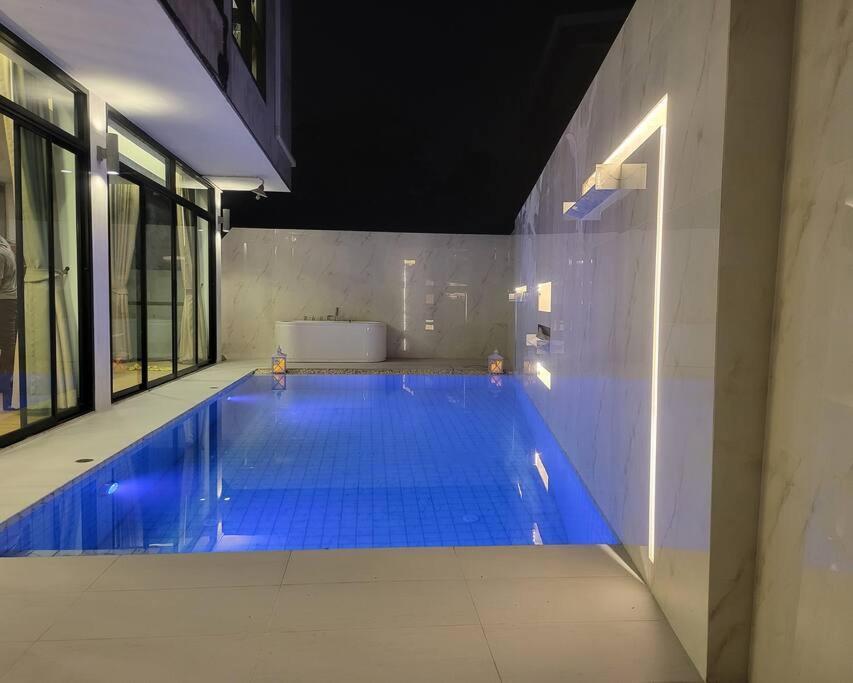 Modern Private Pool Villa *