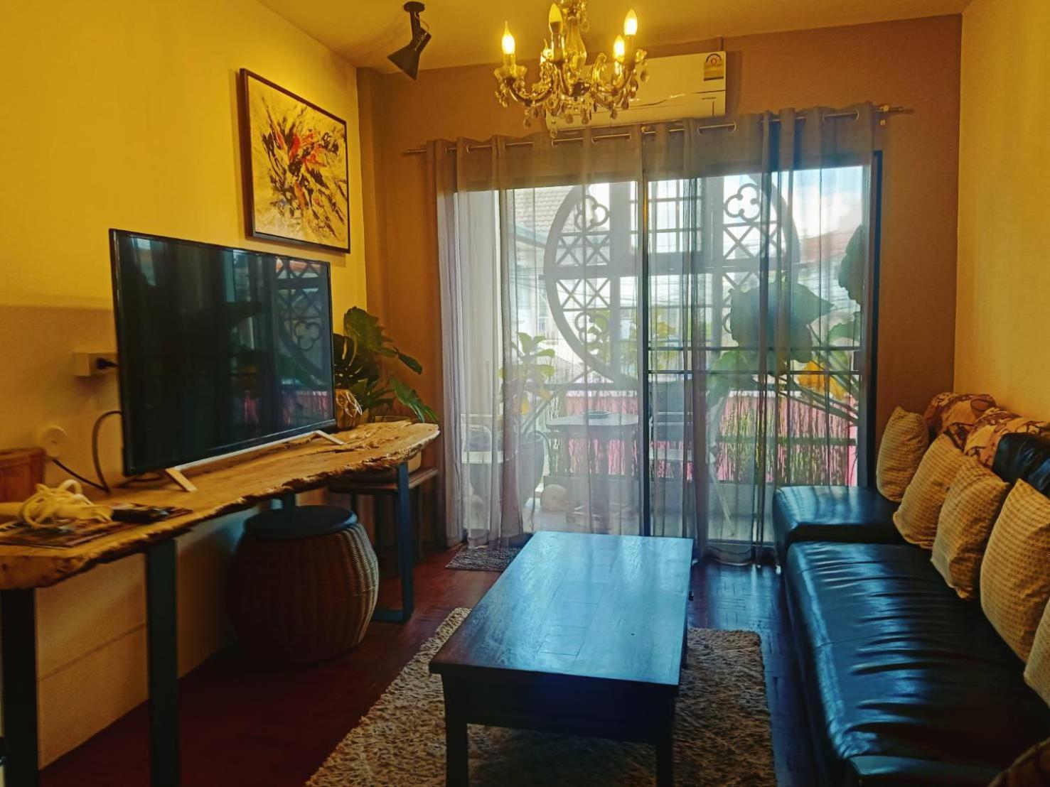8th House @ Center Of Chiangmai Old Town Apartment *