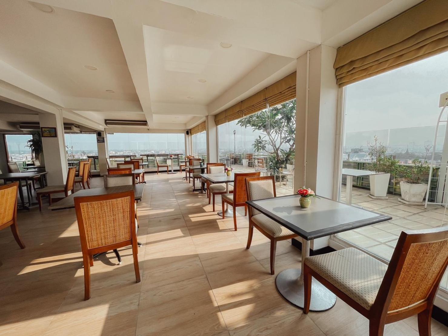 De Khuvieng Hotel 3*