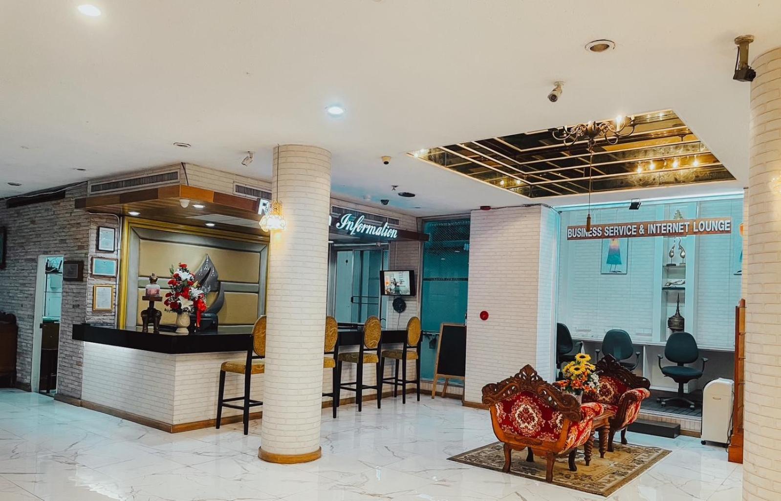 Hotel De Khuvieng 3*