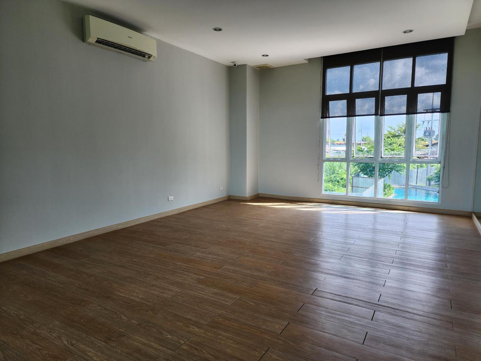 Family 2 Bedrooms 2 Bathrooms In