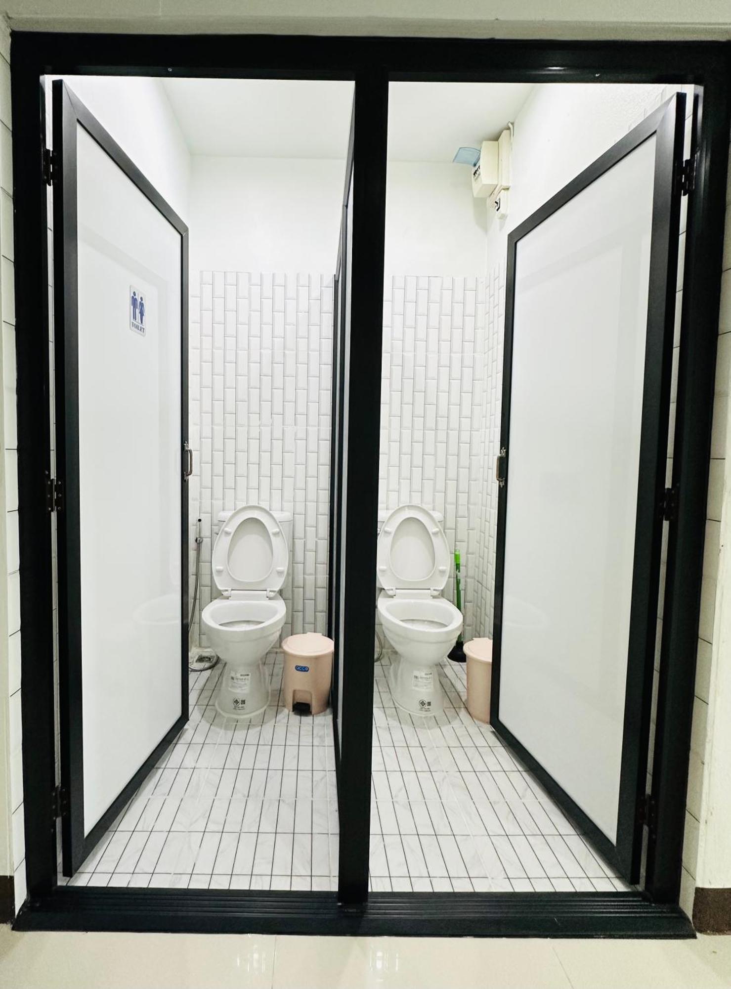 Hug Backpackers Hostel *