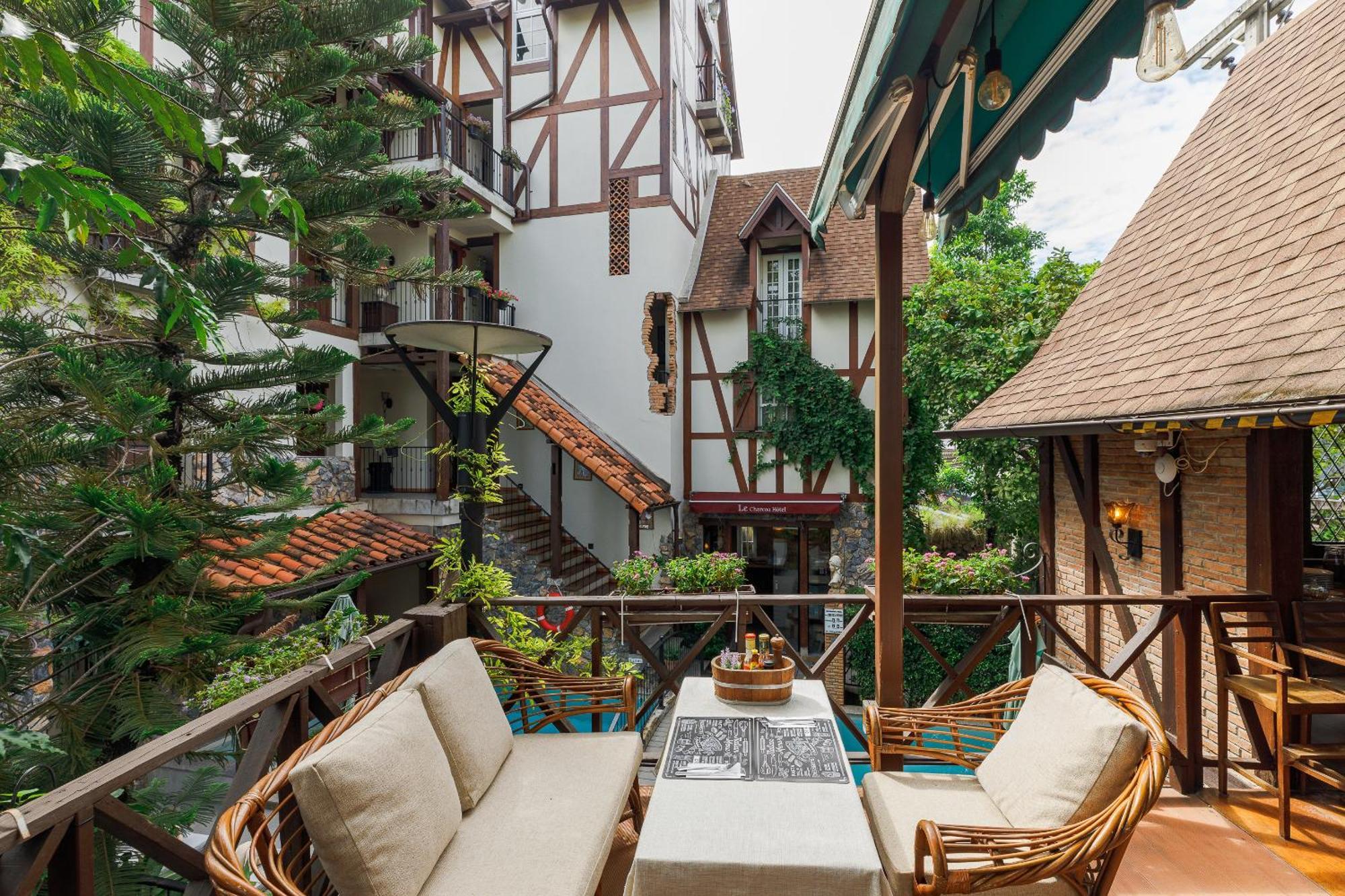 Le Charcoa Hotel
