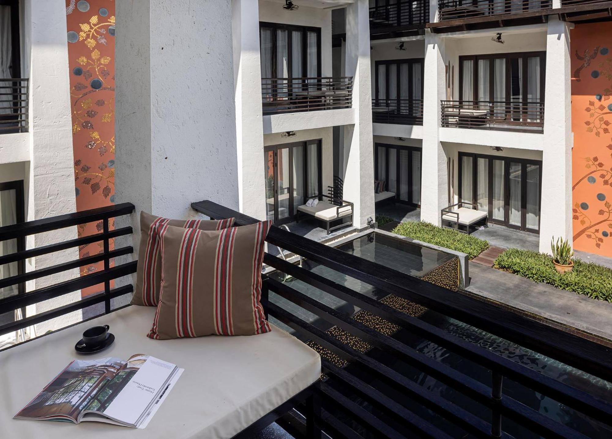 U Hotel 4*