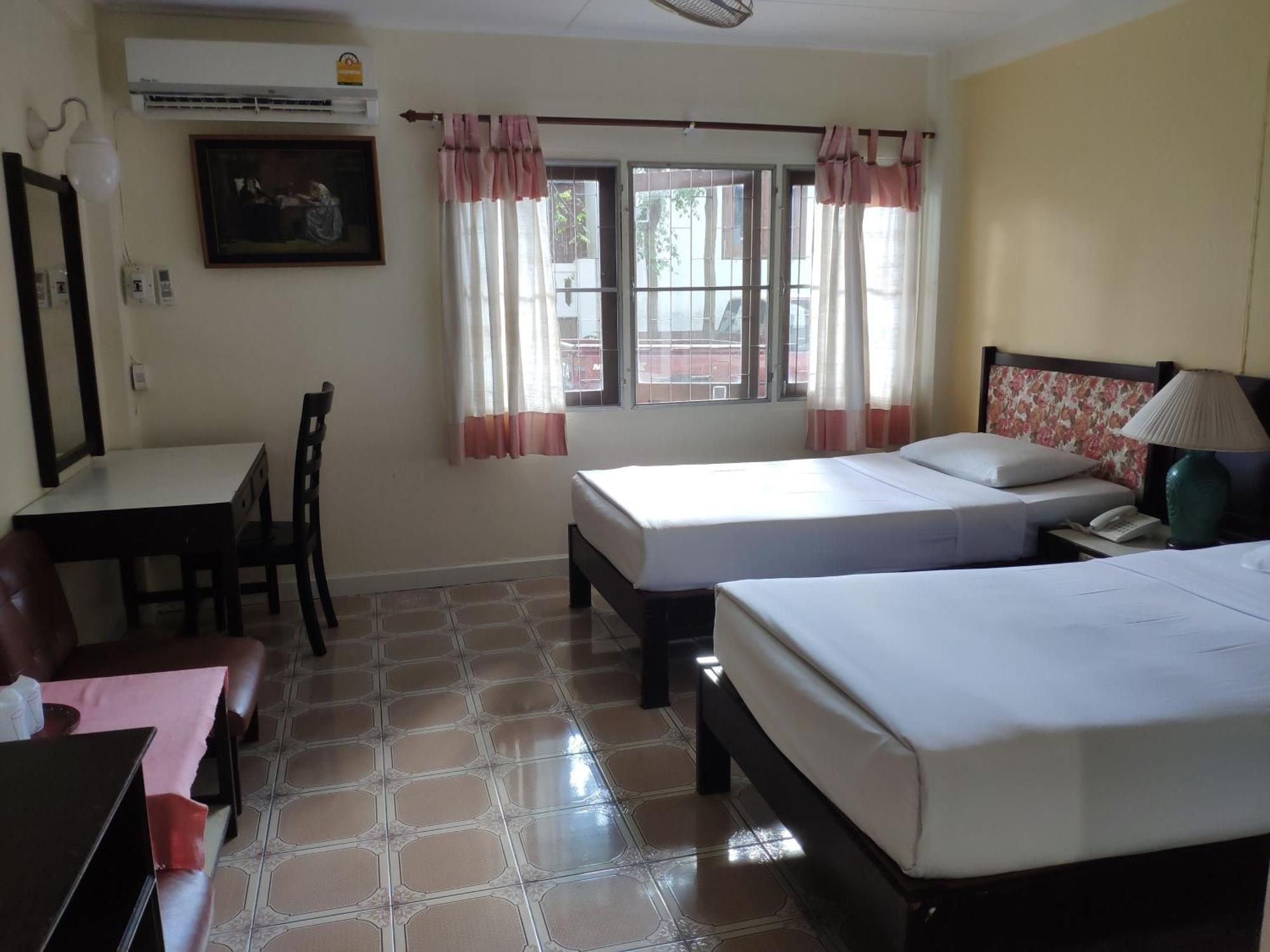 Changpuak Hotel 2*
