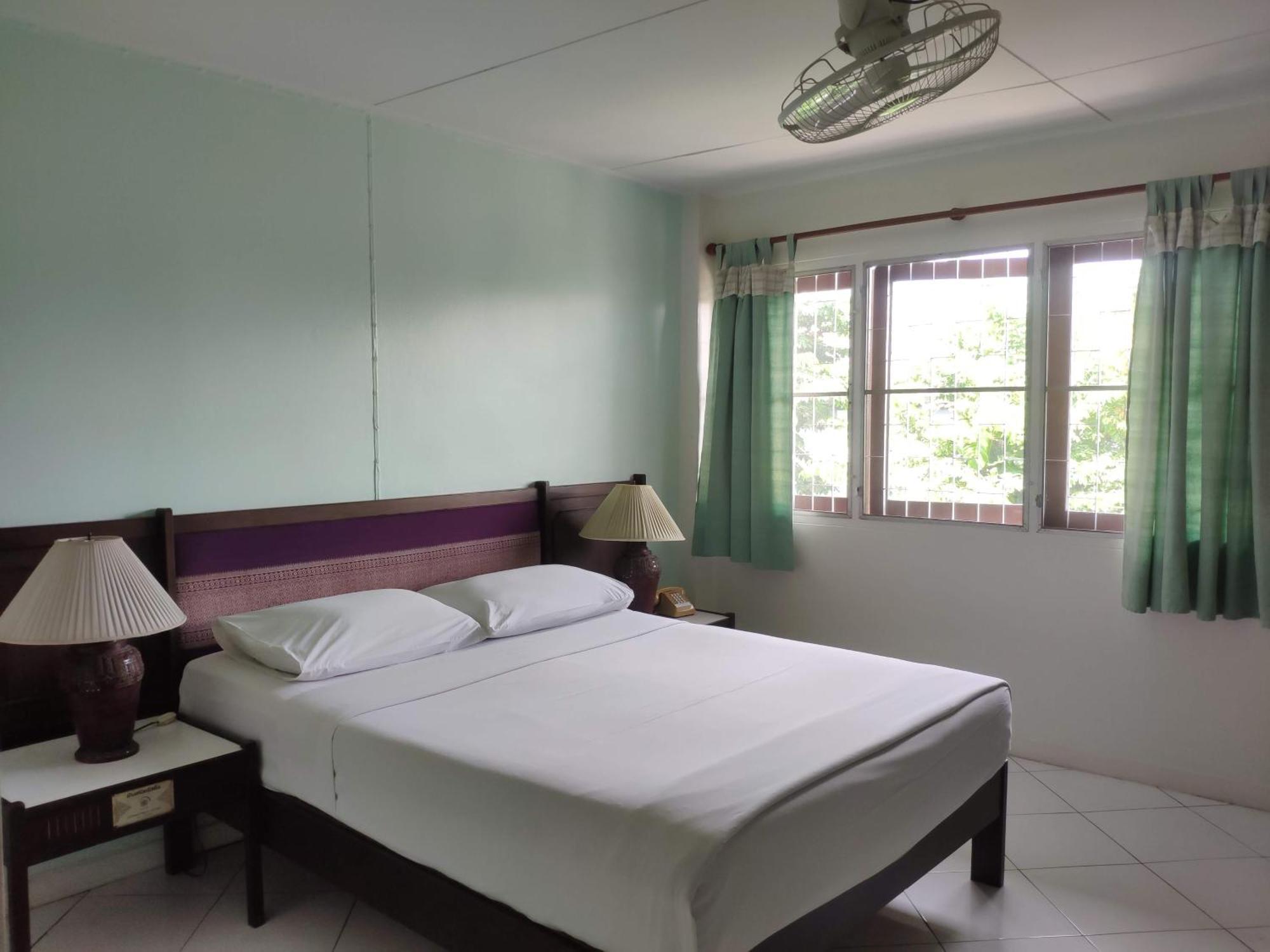 Changpuak Hotel 2*
