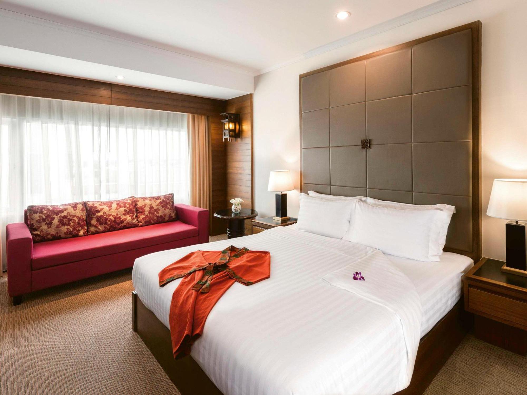 Movenpick Suriwongse 4*