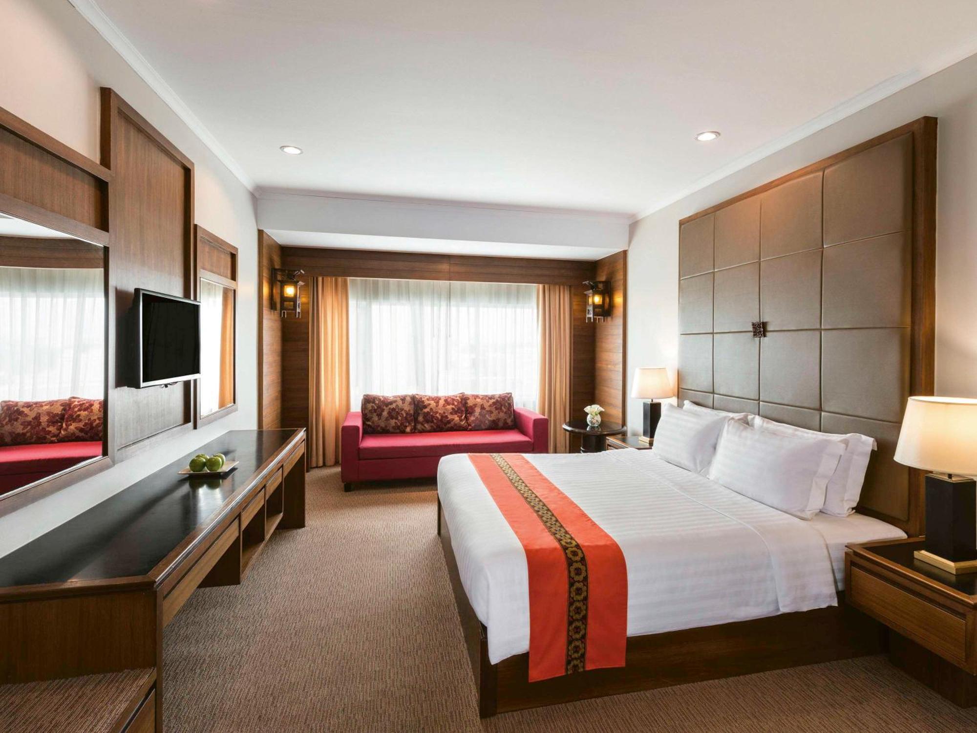 Hotel Movenpick Suriwongse 4*