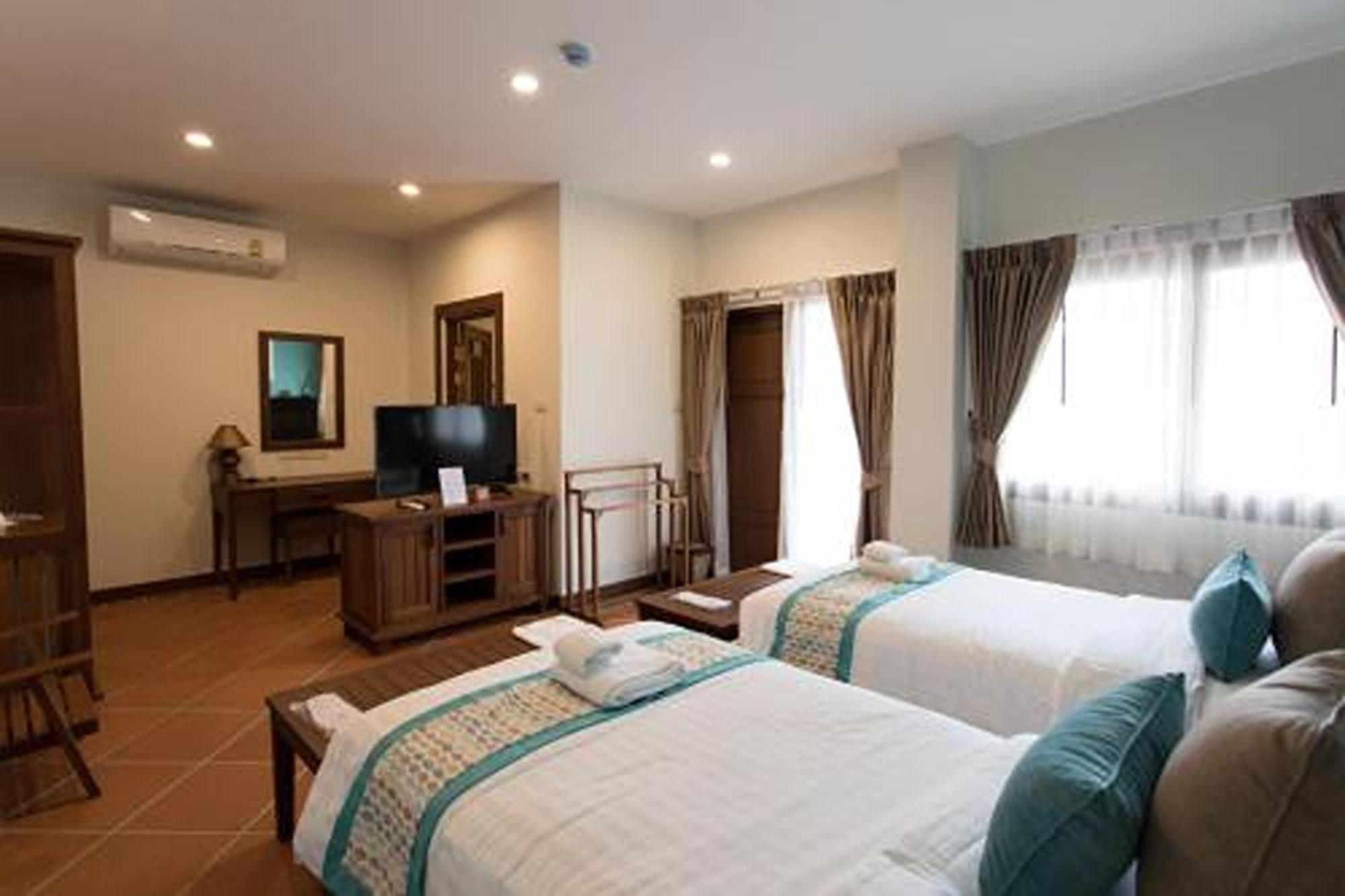 Sanpakoi Hotel 3*