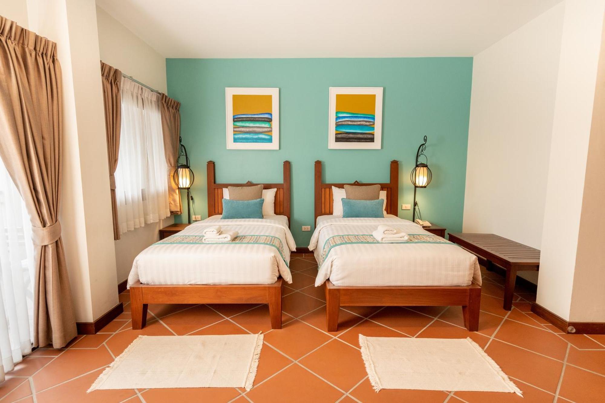 Sanpakoi Hotel 3*