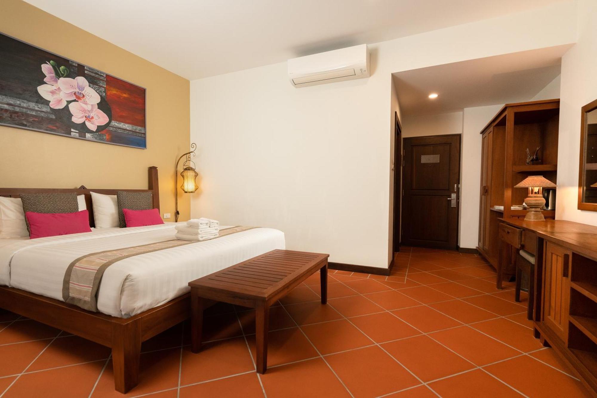 Hotel Sanpakoi 3*