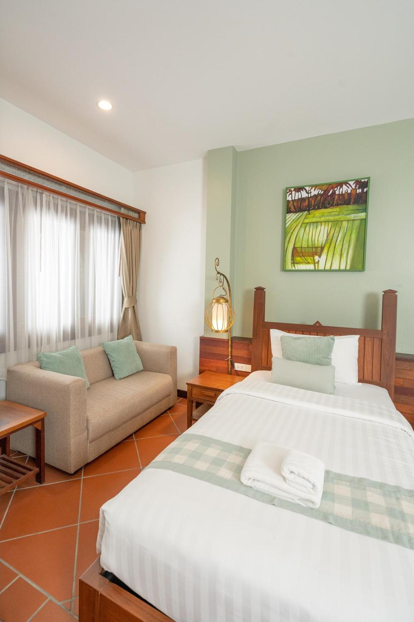 Sanpakoi Hotel 3*