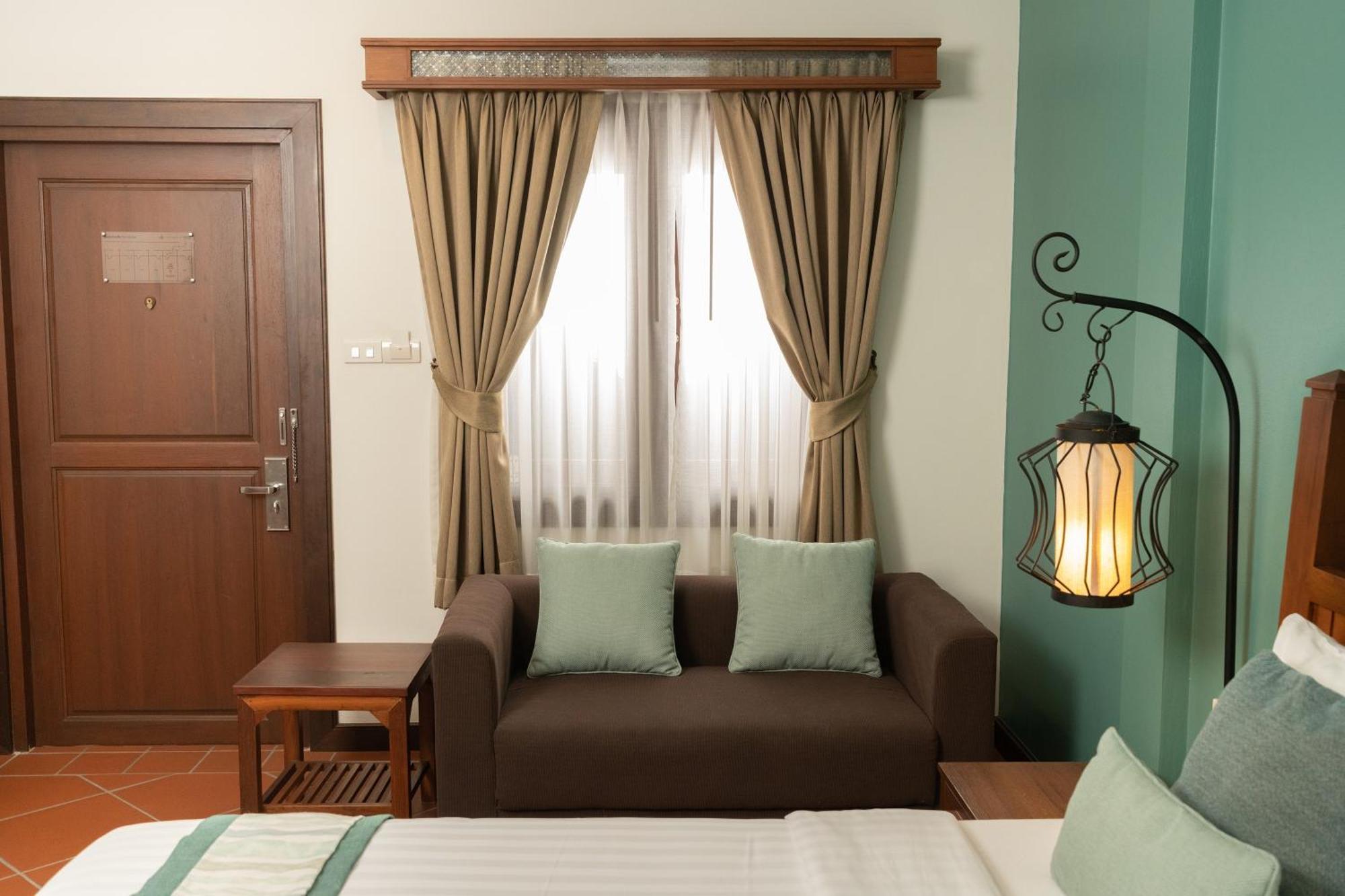 Sanpakoi Hotel