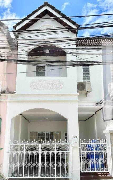 Holiday home Cozy House In Old Town Phrasing / Walking Street
