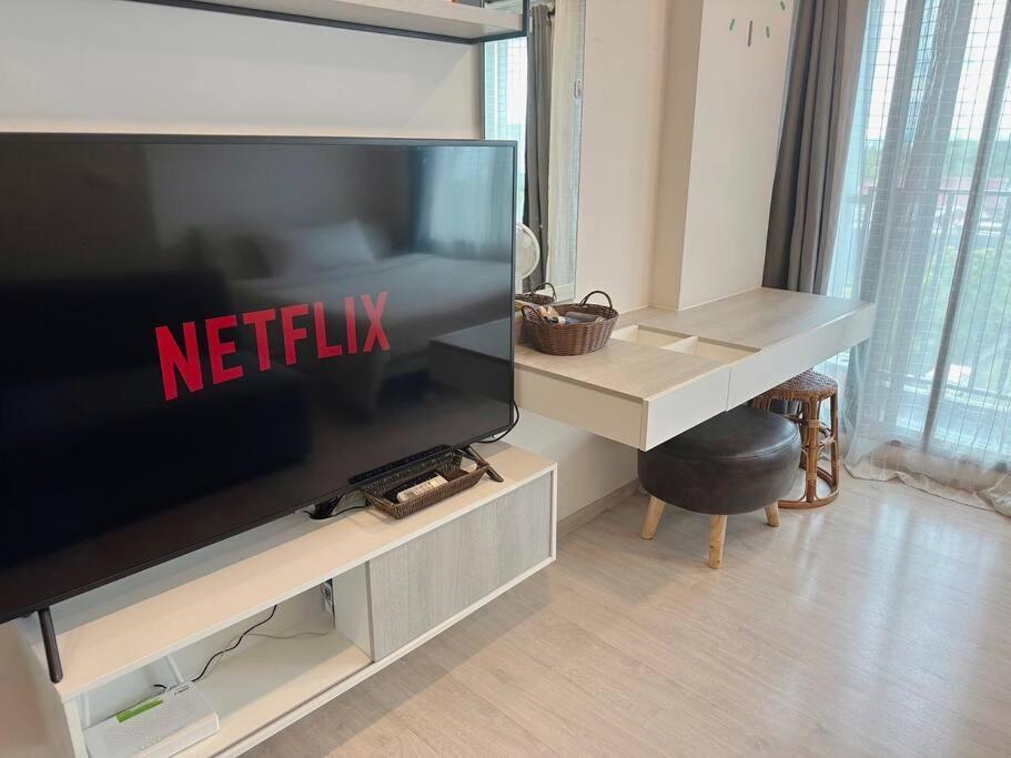 Apartment Comfort, Convenience,department Store Area.