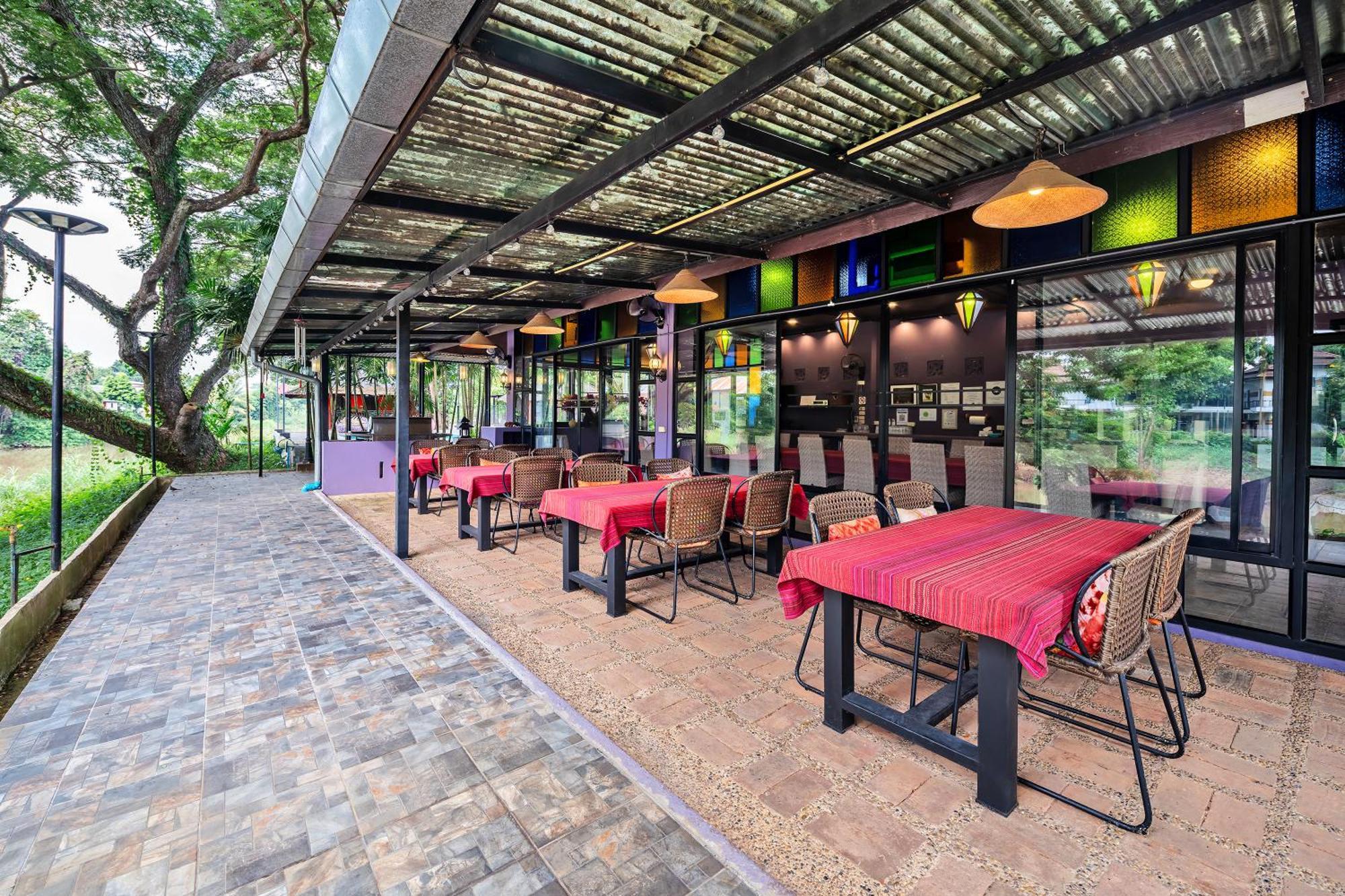 Resort Baan Nam Ping Riverside Chiang Mai