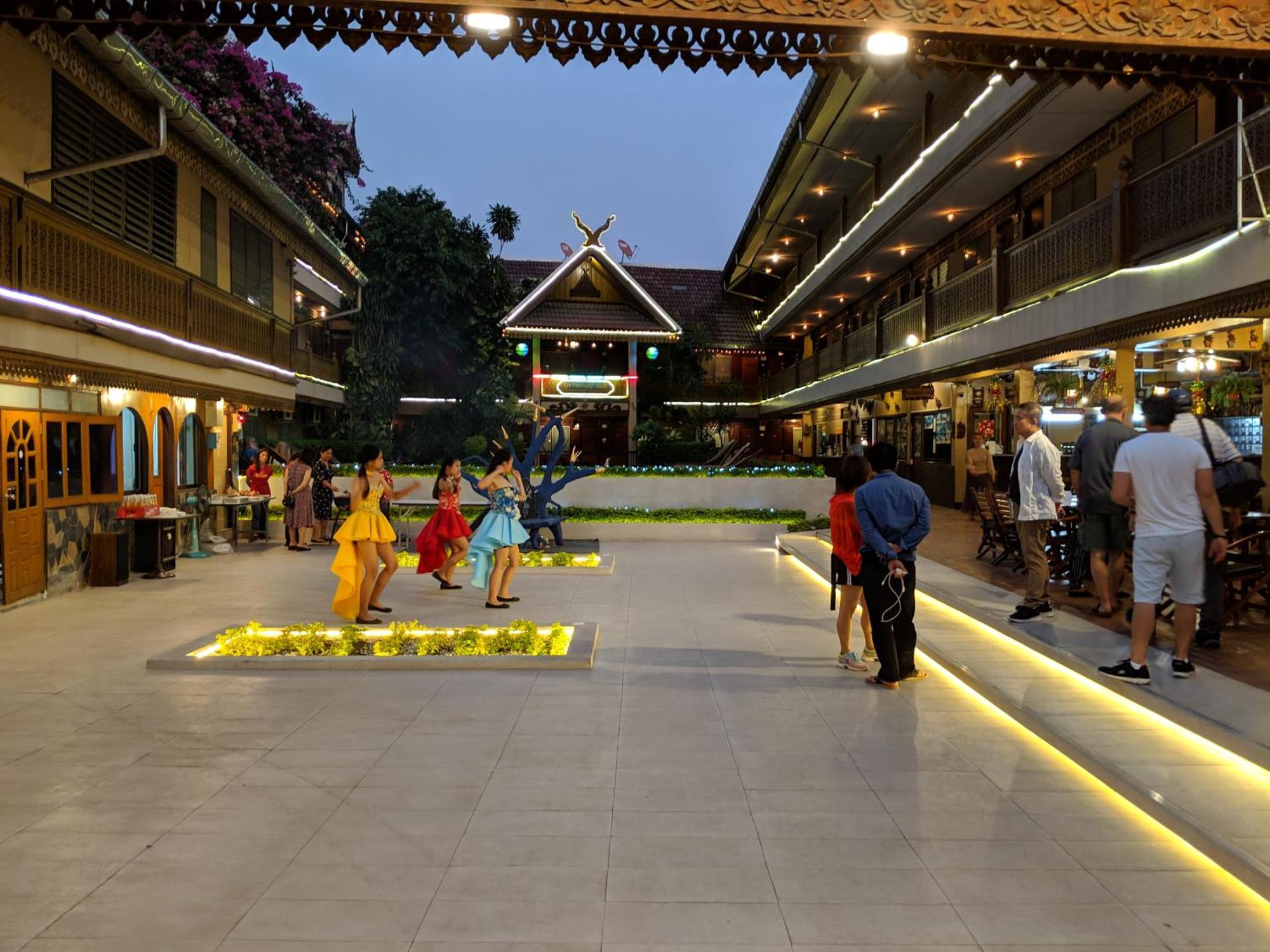 Hotel Collection O Khu Mueang Near Tha Phae Gate Formerly Lai Thai