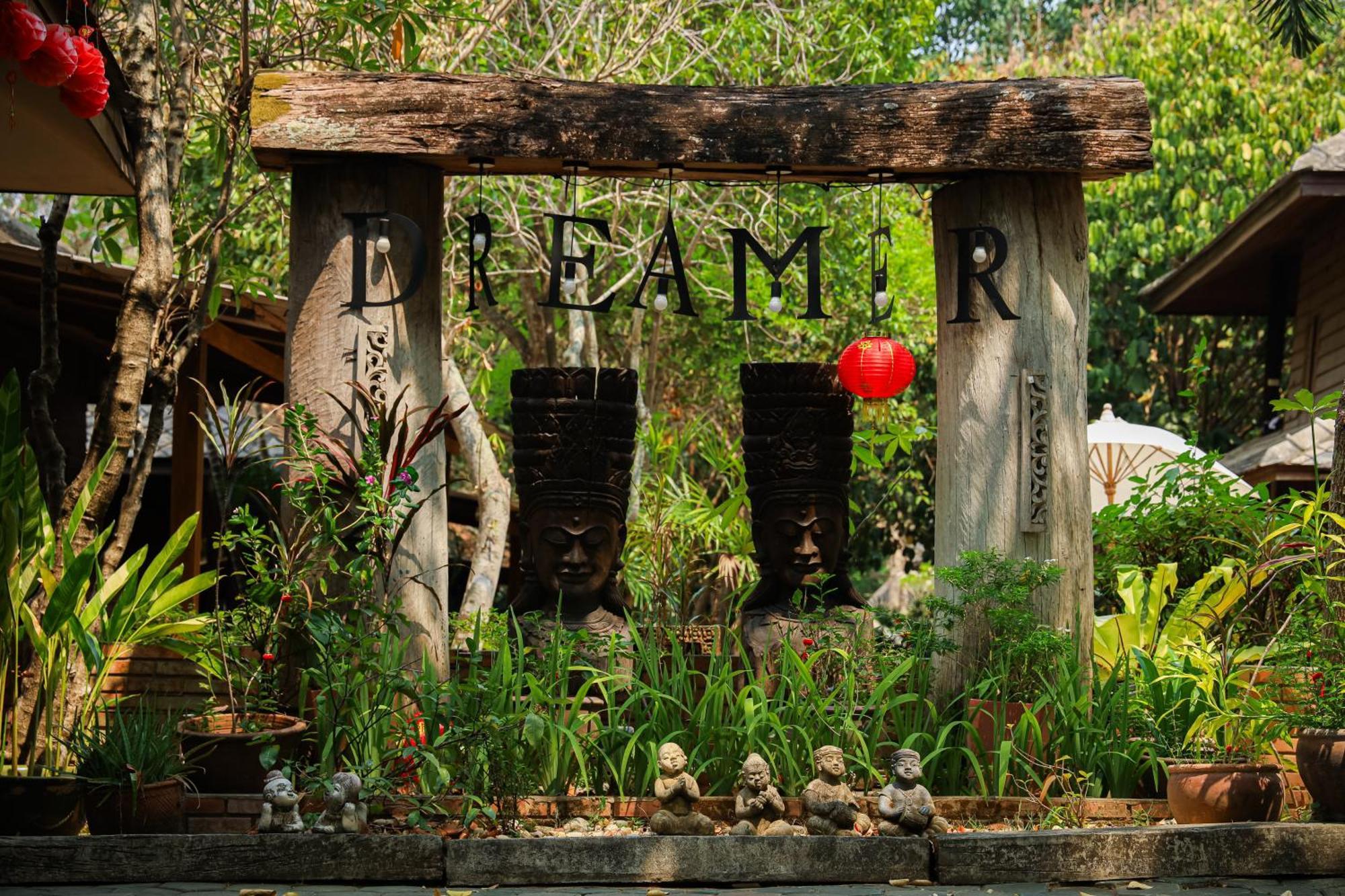 Dreamer Club Treehouse Bridge With Pool Chiang Mai