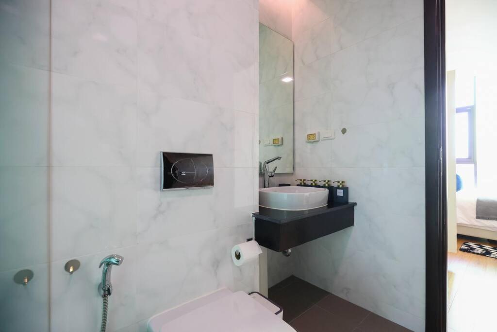 Stunning Spacious Mountain View Apartment