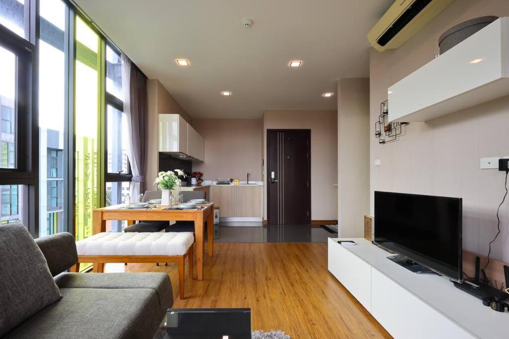Apartment Stunning Spacious Mountain View