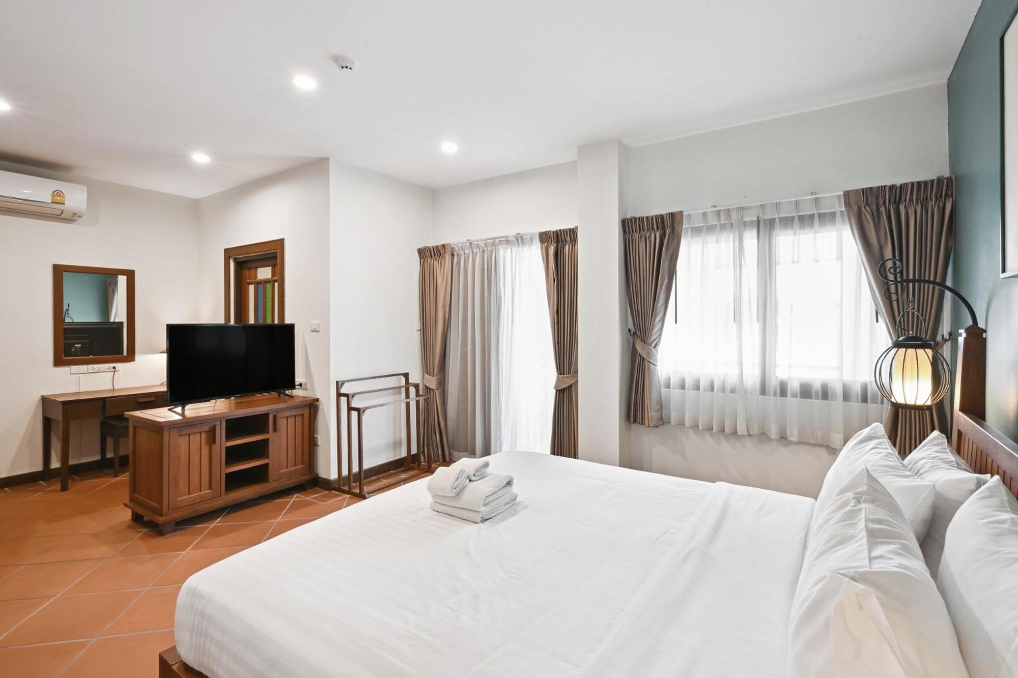Sanpakoi Hotel 3*