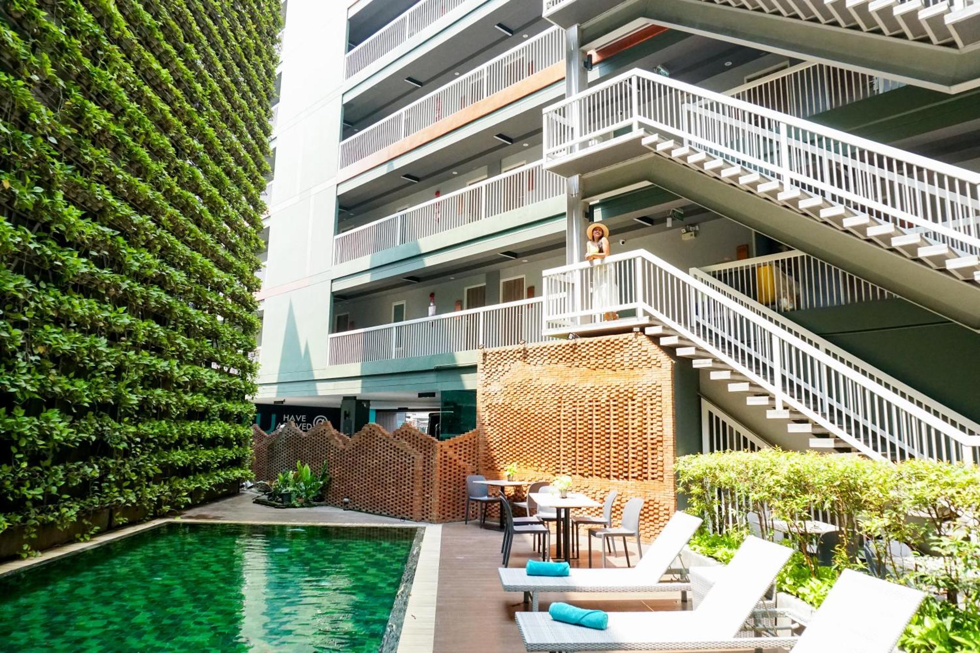 Hotel Cross Vibe Decem Nimman