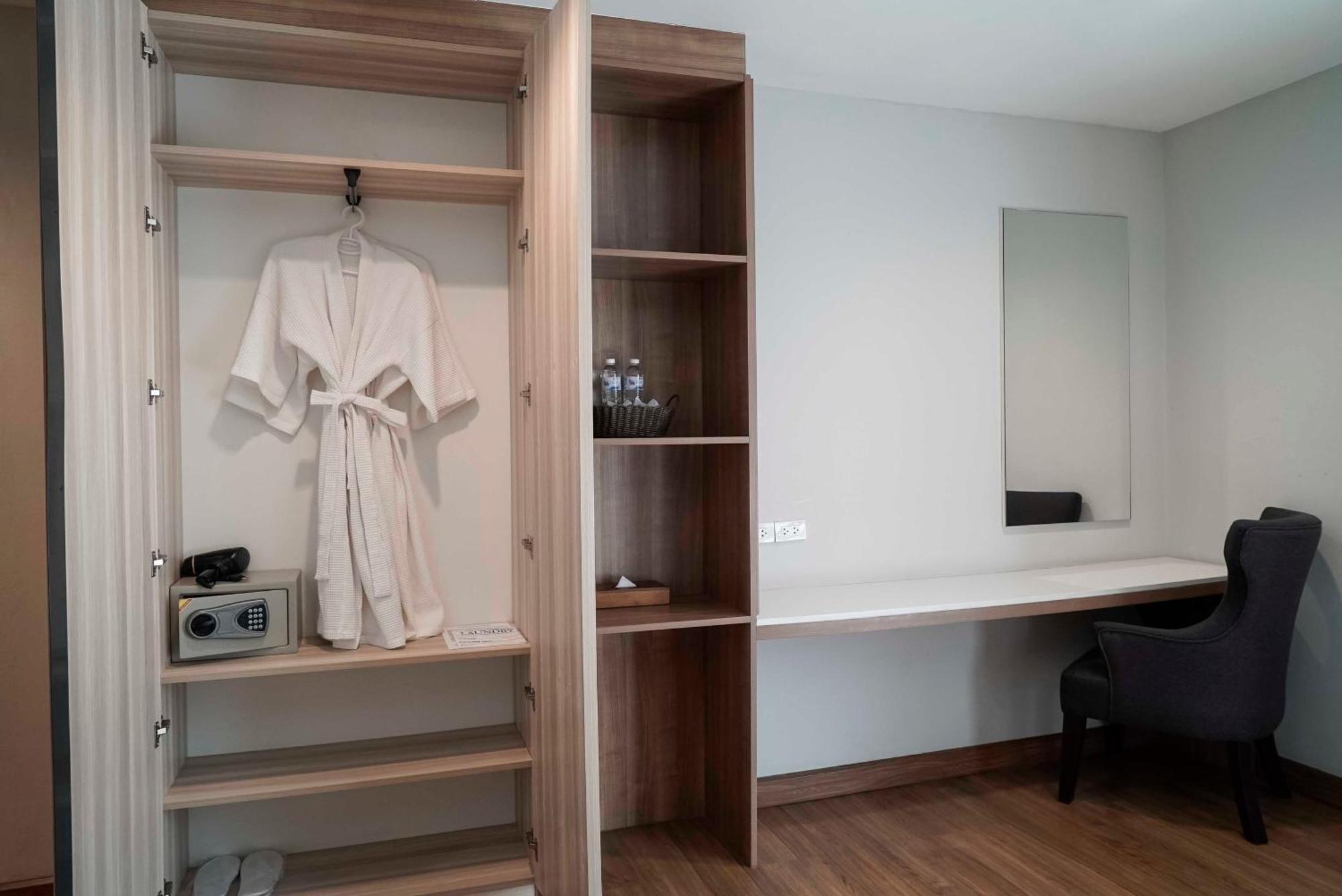Nantra Chiangmai Riverfront Hotel 4*