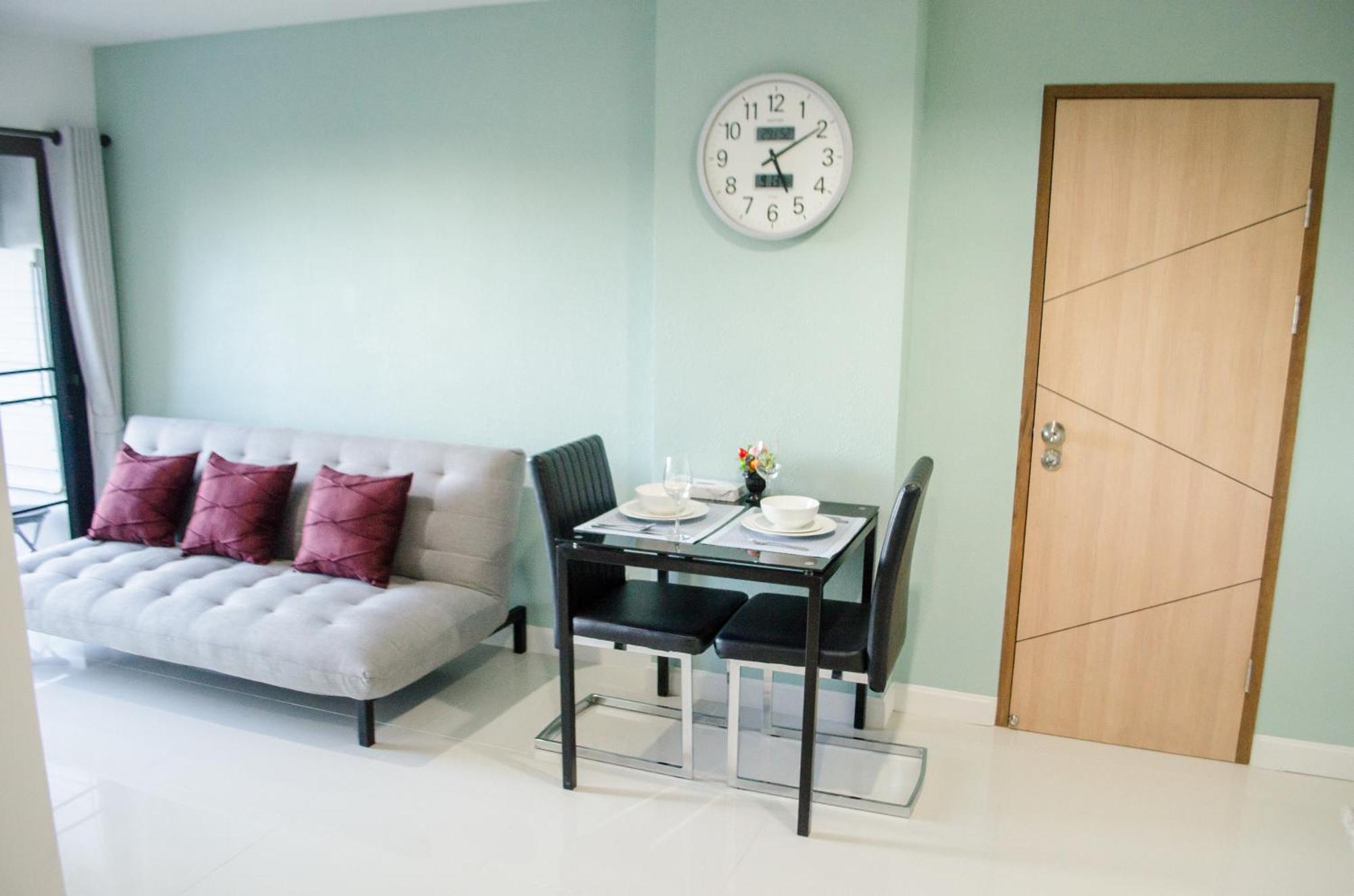 Apartment Family With Massage Chair Chiang Mai