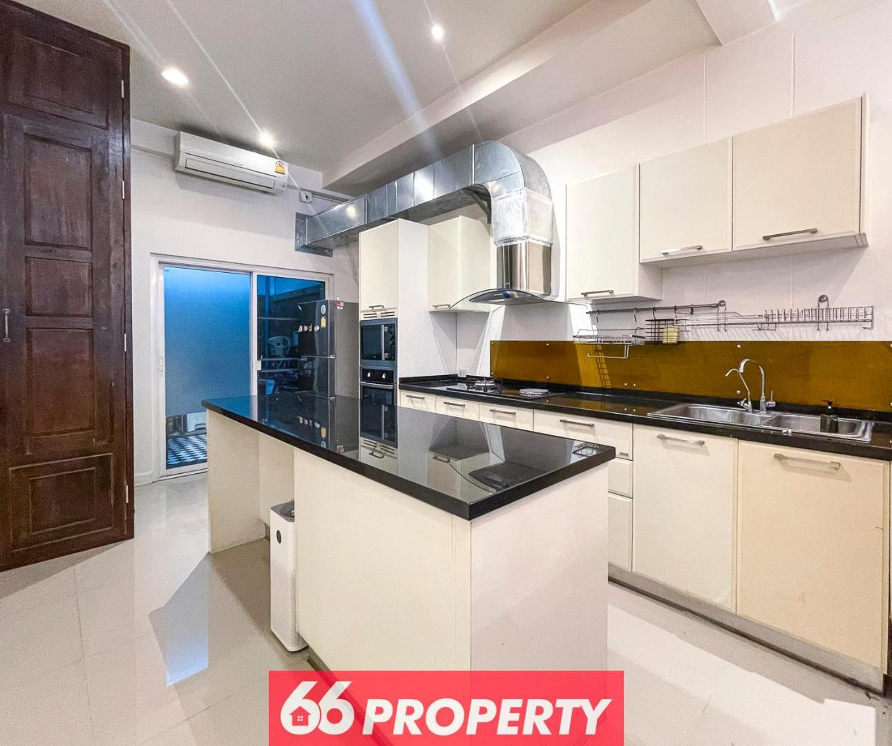 Stylish Townhouse In Nimman Area With Full Kitchen Holiday home Chiang Mai