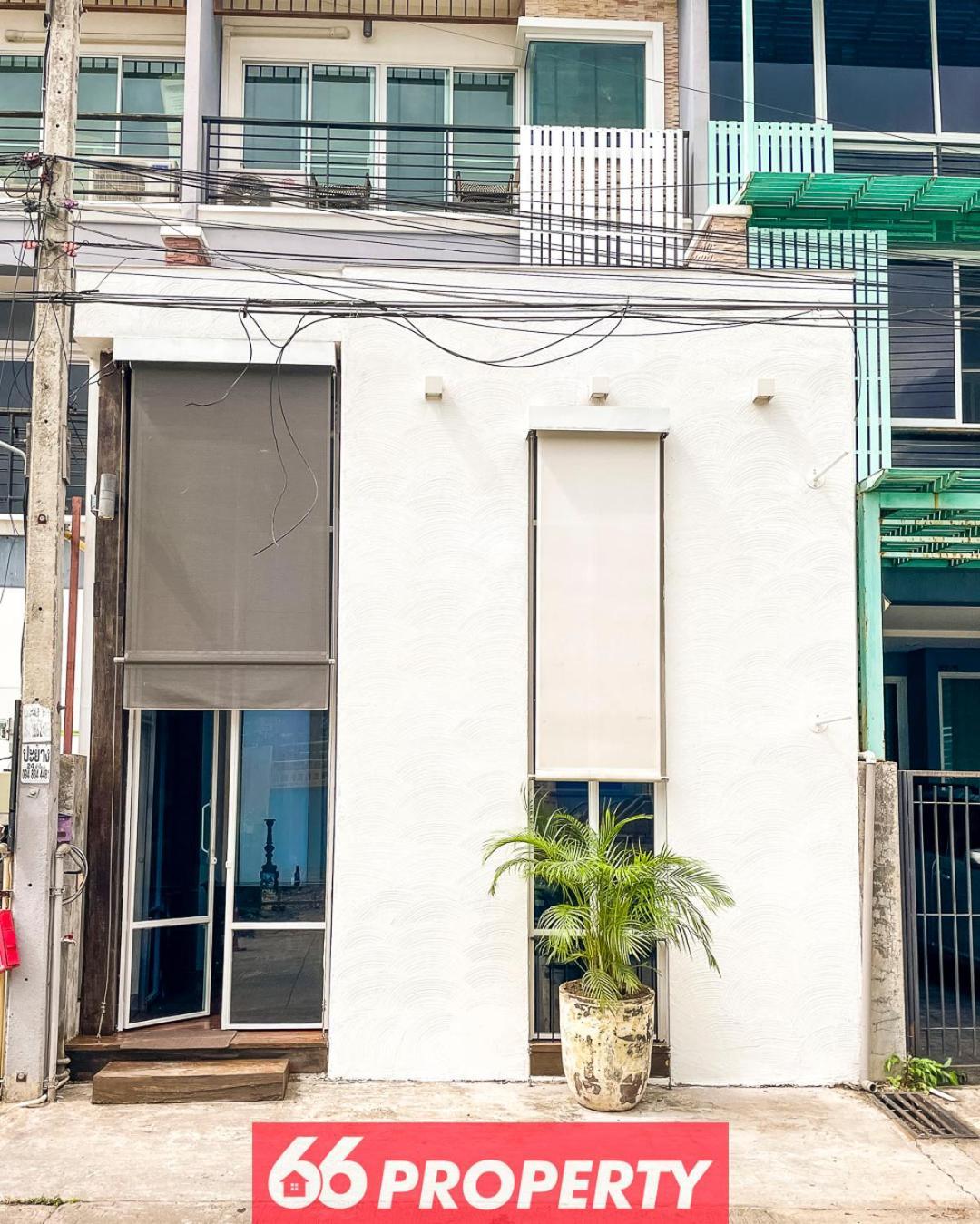 Stylish Townhouse In Nimman Area With Full Kitchen Chiang Mai