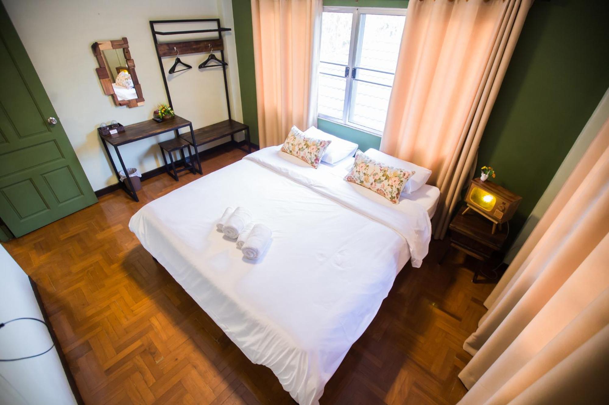 Bed & Breakfast Iroom Boutique House Chiang Mai