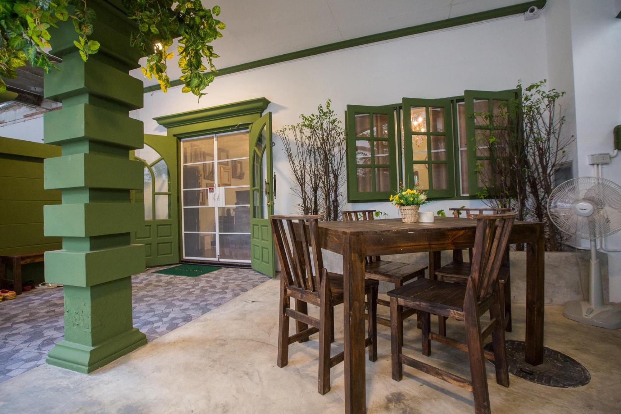 Bed & Breakfast Iroom Boutique House Chiang Mai